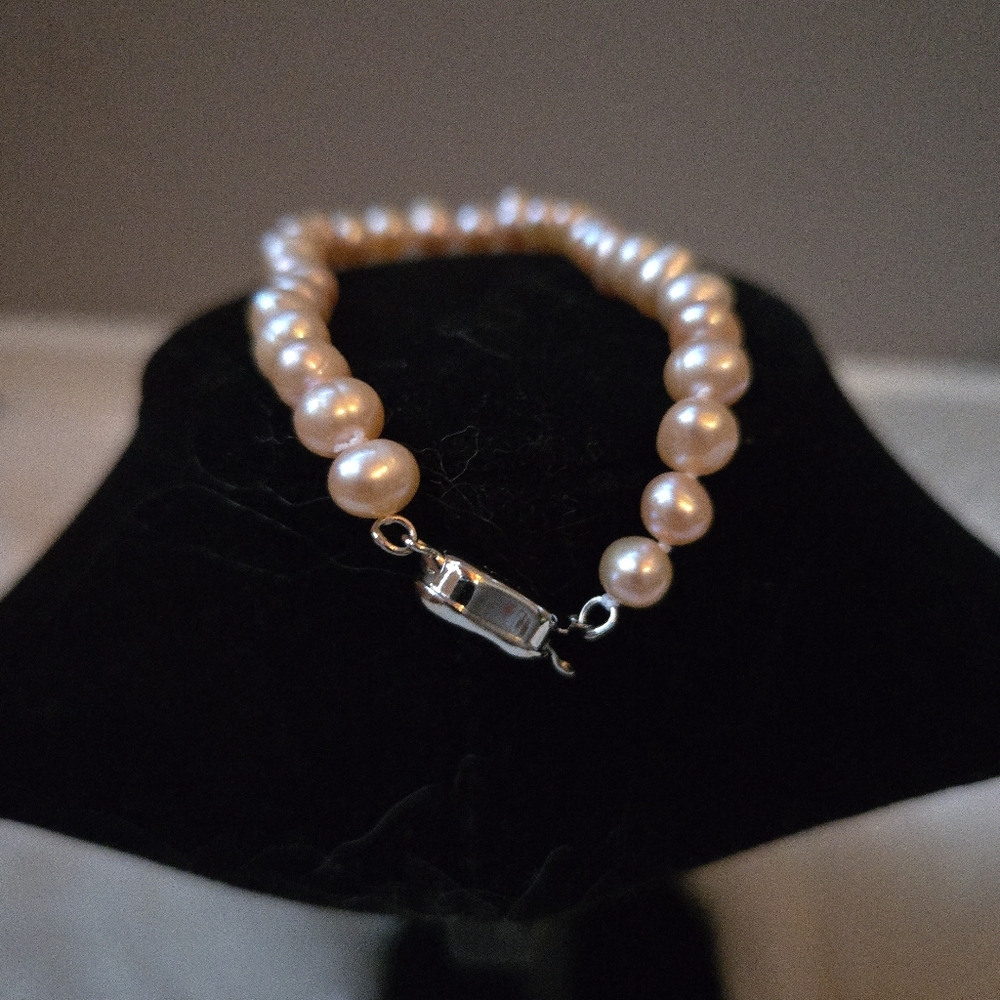 EUC Freshwater Pink Pearl Bracelet - Picture 3 of 3